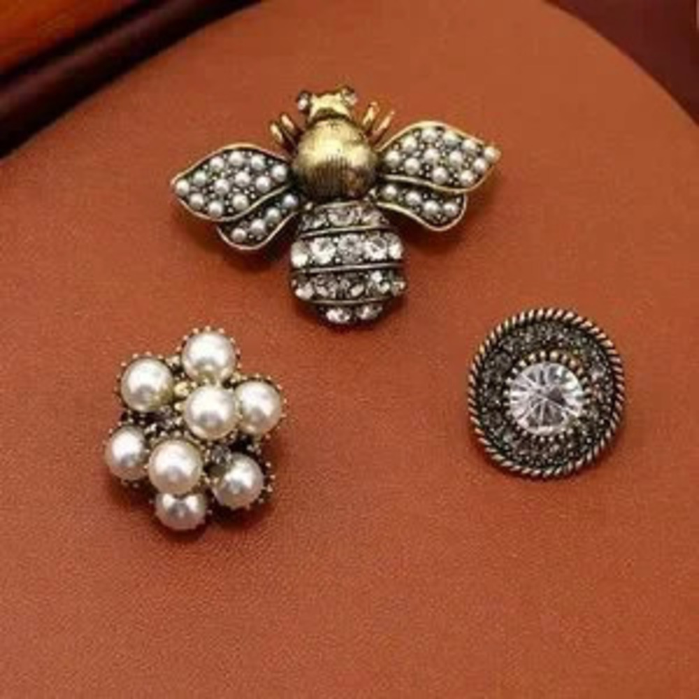 Vintage classic 3x set Gold and Silver Brooch Set